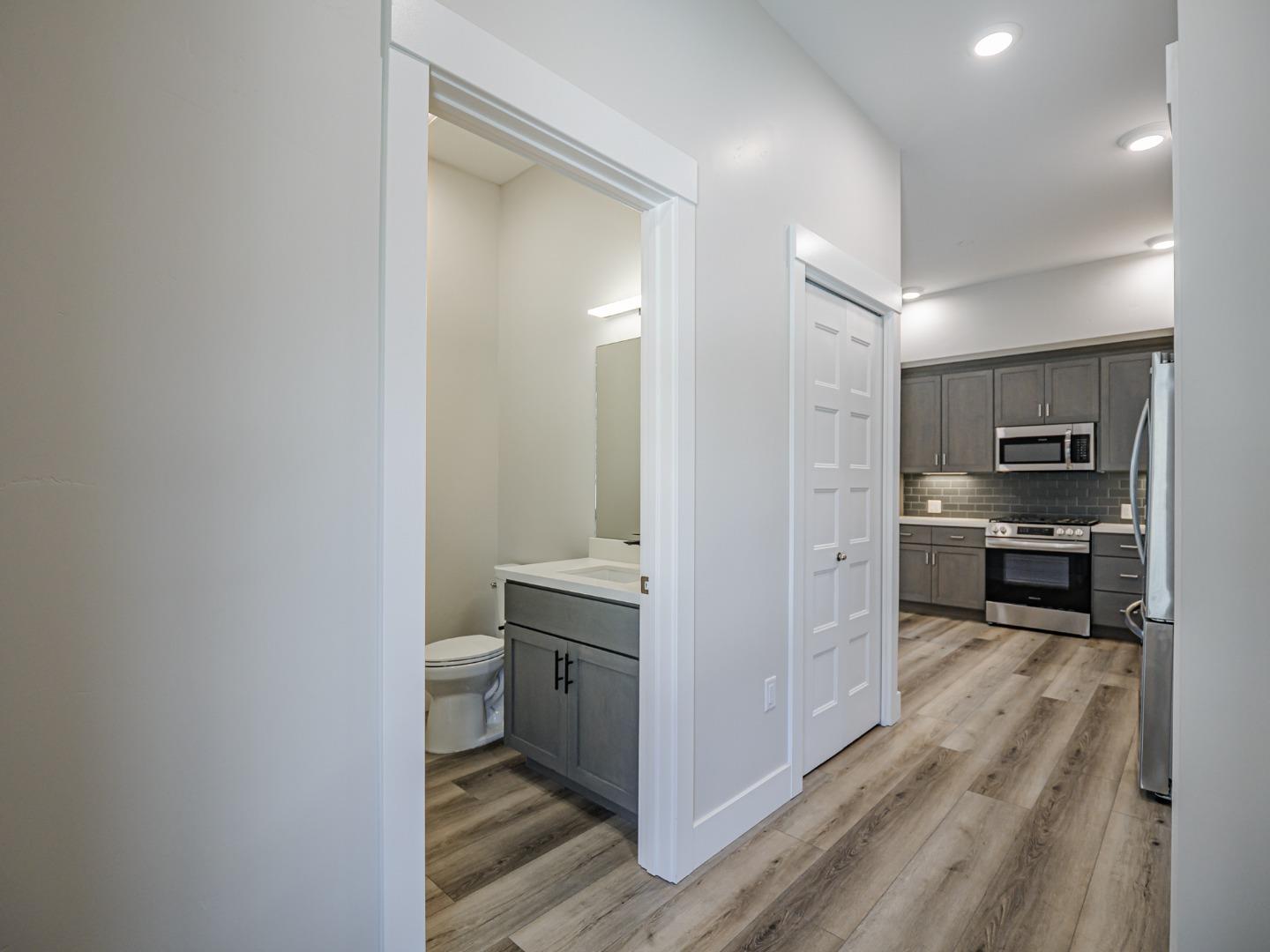 Detail Gallery Image 10 of 36 For 101 Aptos Village Way #4,  Aptos,  CA 95003 - 1 Beds | 1/1 Baths