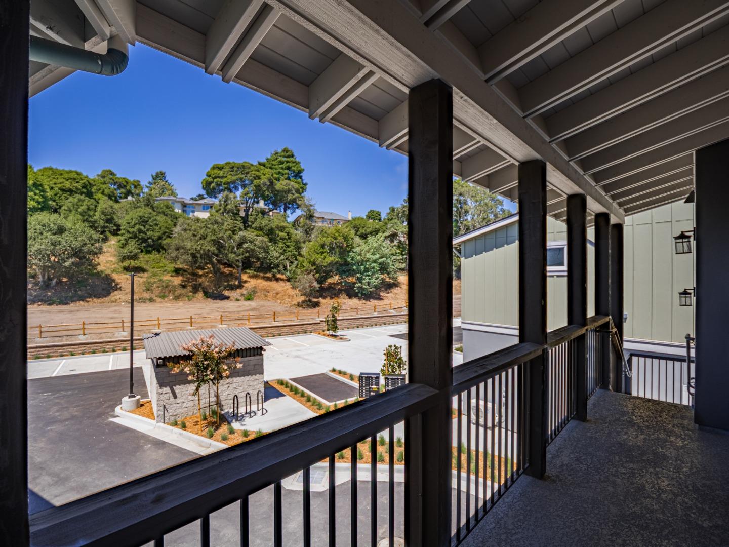Detail Gallery Image 15 of 36 For 101 Aptos Village Way #4,  Aptos,  CA 95003 - 1 Beds | 1/1 Baths