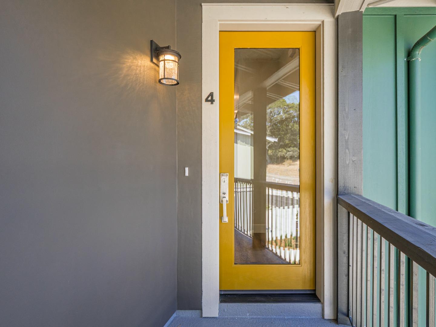 Detail Gallery Image 2 of 36 For 101 Aptos Village Way #4,  Aptos,  CA 95003 - 1 Beds | 1/1 Baths