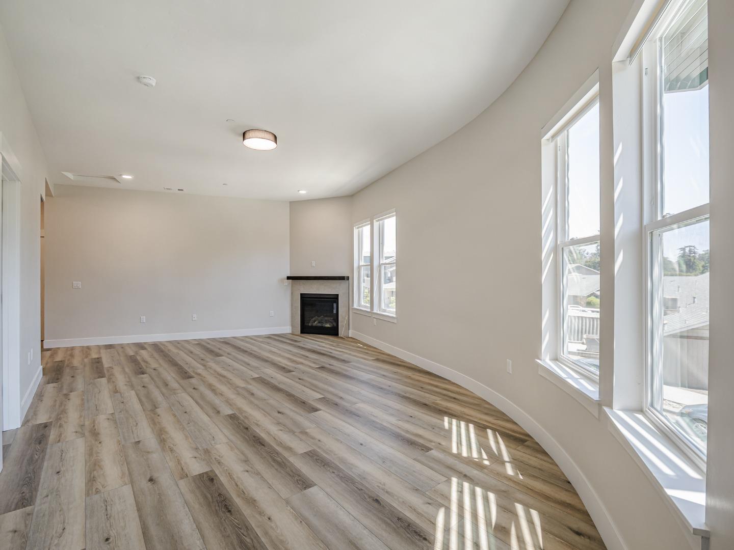 Detail Gallery Image 5 of 36 For 101 Aptos Village Way #4,  Aptos,  CA 95003 - 1 Beds | 1/1 Baths