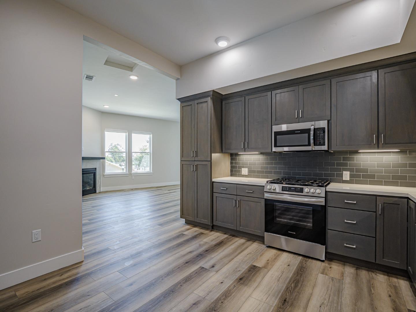 Detail Gallery Image 7 of 36 For 101 Aptos Village Way #4,  Aptos,  CA 95003 - 1 Beds | 1/1 Baths