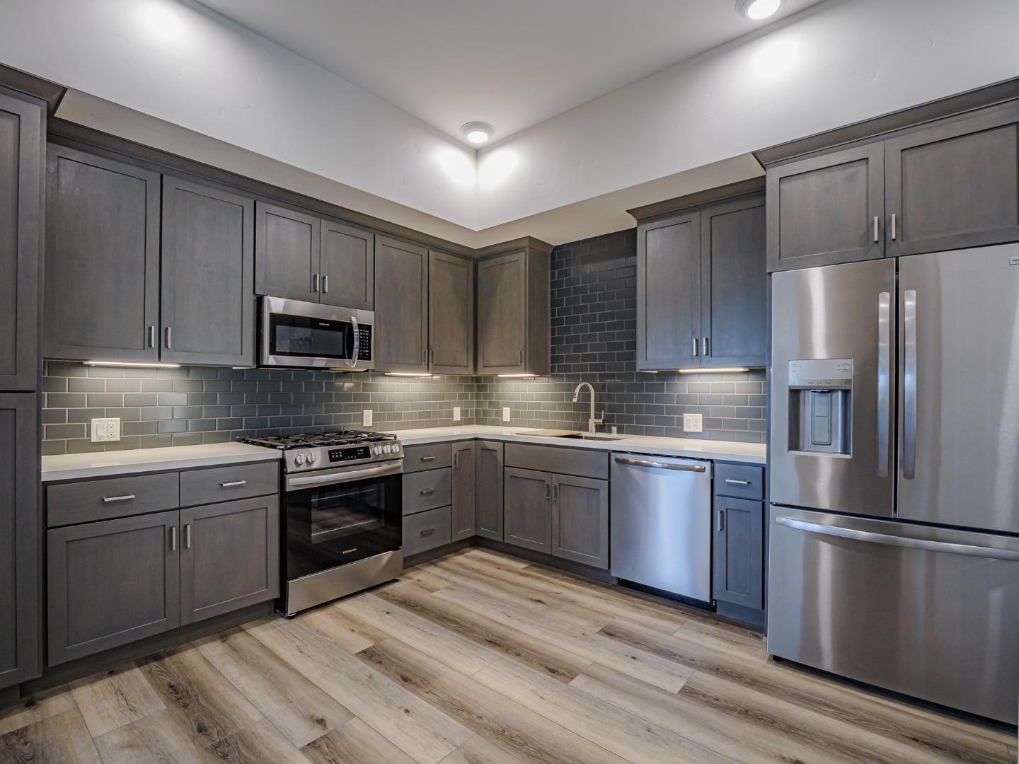 Detail Gallery Image 8 of 36 For 101 Aptos Village Way #4,  Aptos,  CA 95003 - 1 Beds | 1/1 Baths