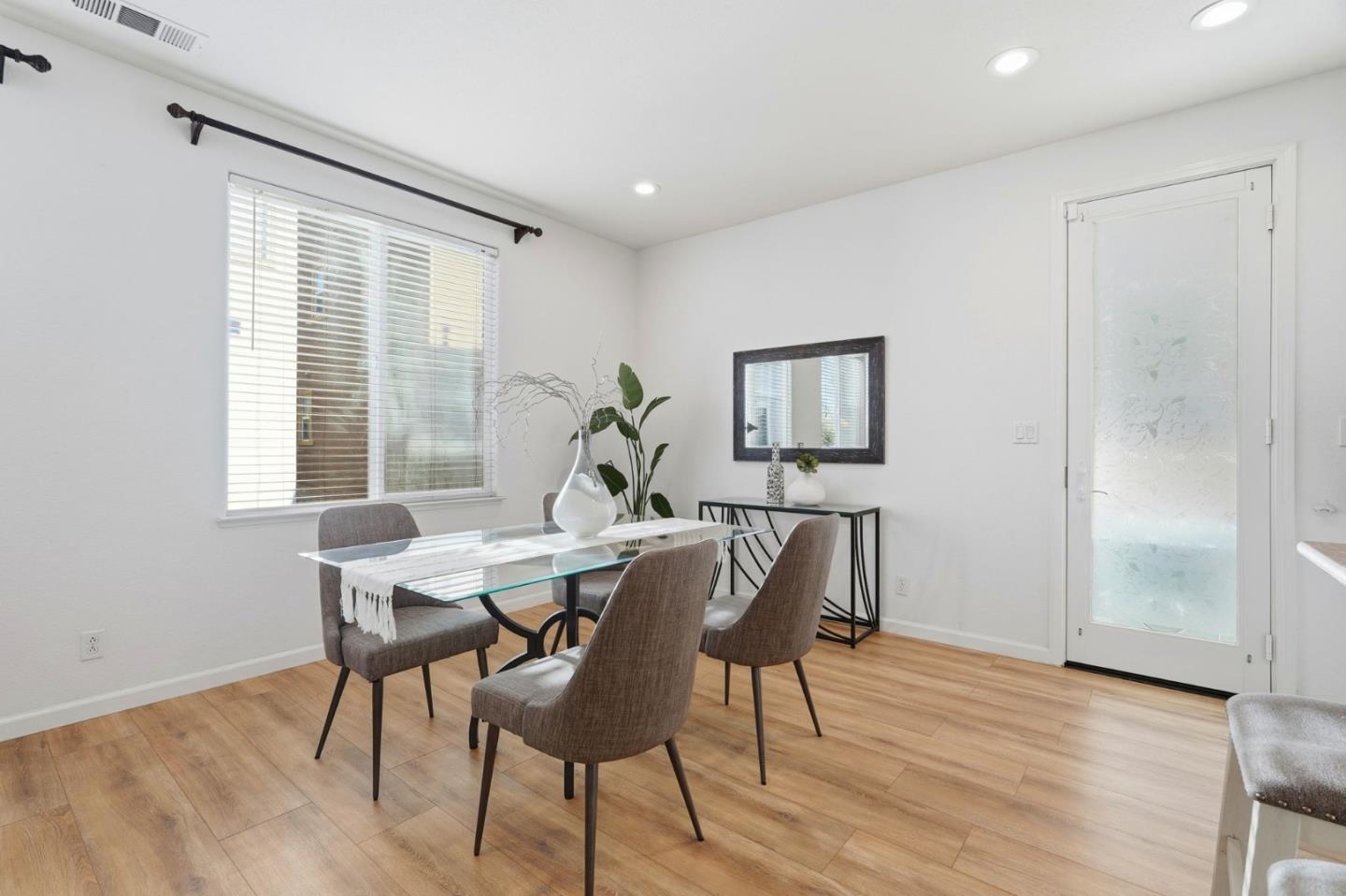 Detail Gallery Image 14 of 36 For 1622 Salamoni Ct, San Jose,  CA 95133 - 3 Beds | 2/1 Baths