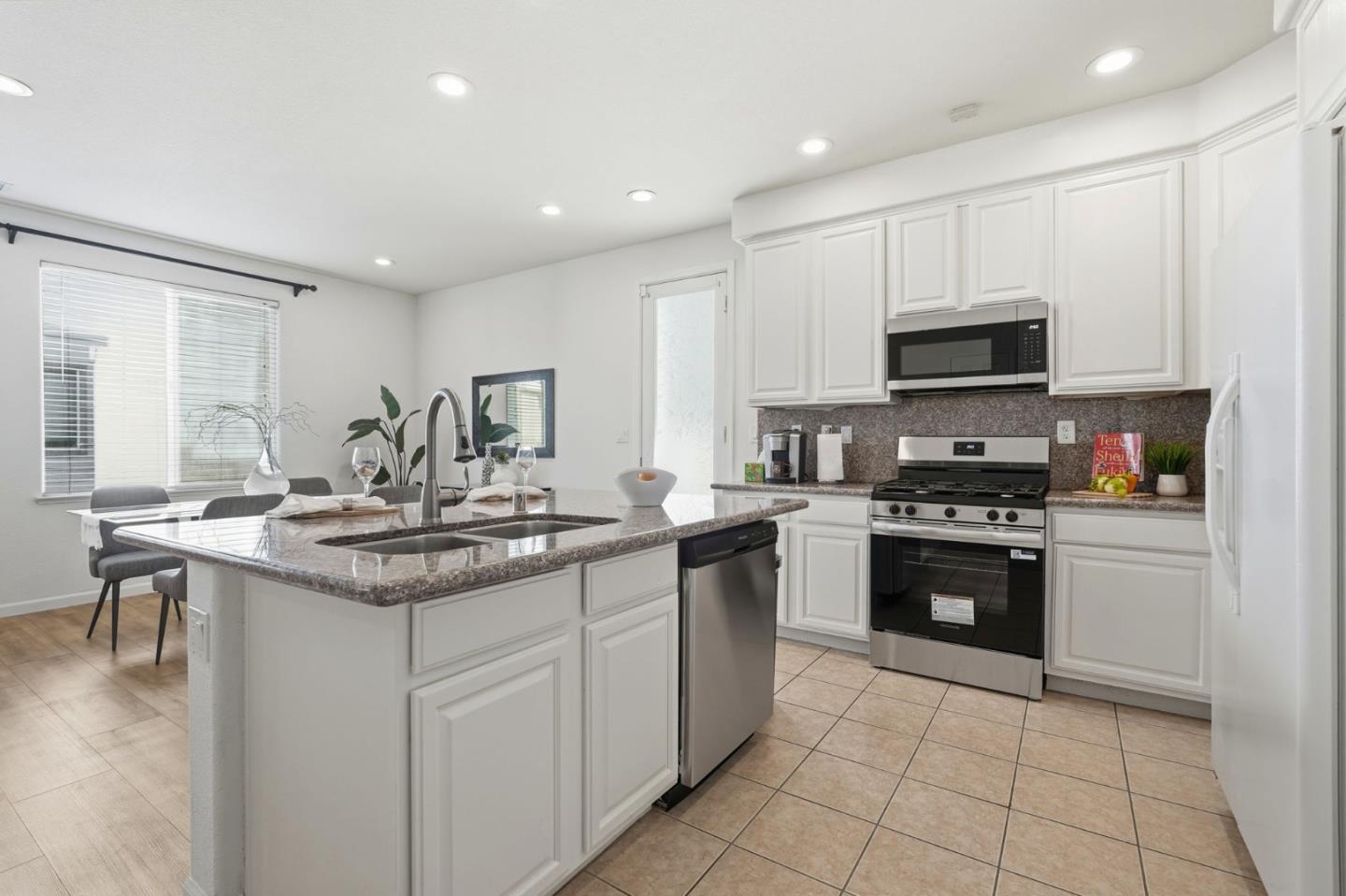 Detail Gallery Image 9 of 36 For 1622 Salamoni Ct, San Jose,  CA 95133 - 3 Beds | 2/1 Baths