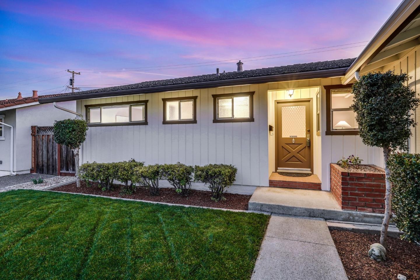 Detail Gallery Image 5 of 48 For 1122 Vasquez Ave, Sunnyvale,  CA 94086 - 3 Beds | 2 Baths