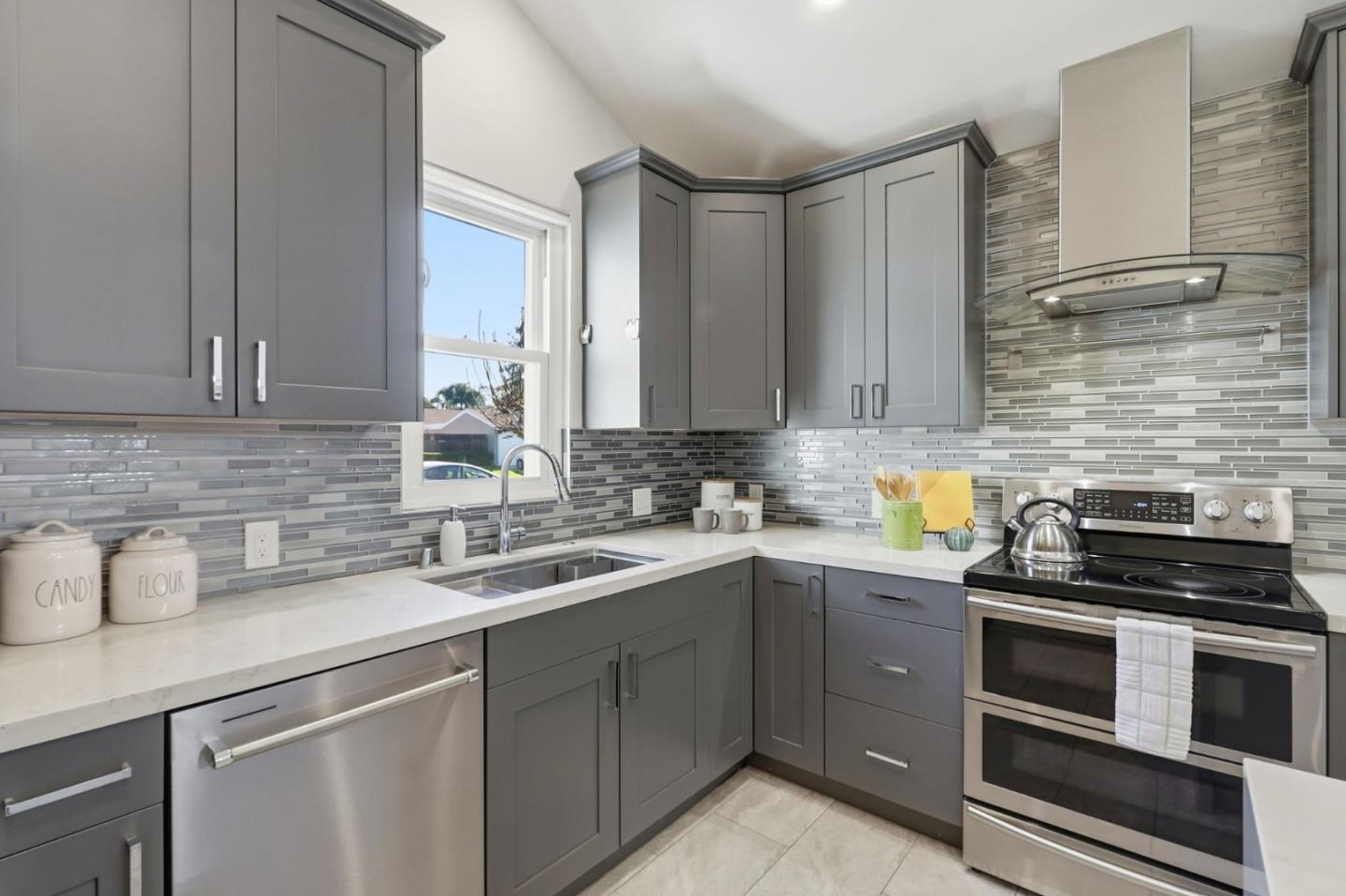 Detail Gallery Image 11 of 37 For 5341 Larch Grove Pl, San Jose,  CA 95123 - 3 Beds | 2 Baths