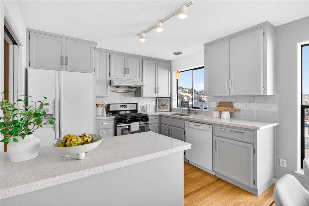 Detail Gallery Image 12 of 39 For 29 Jennings Ct, San Francisco,  CA 94124 - 3 Beds | 2/1 Baths