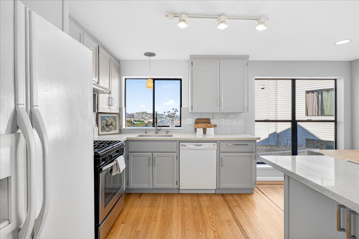 Detail Gallery Image 8 of 39 For 29 Jennings Ct, San Francisco,  CA 94124 - 3 Beds | 2/1 Baths