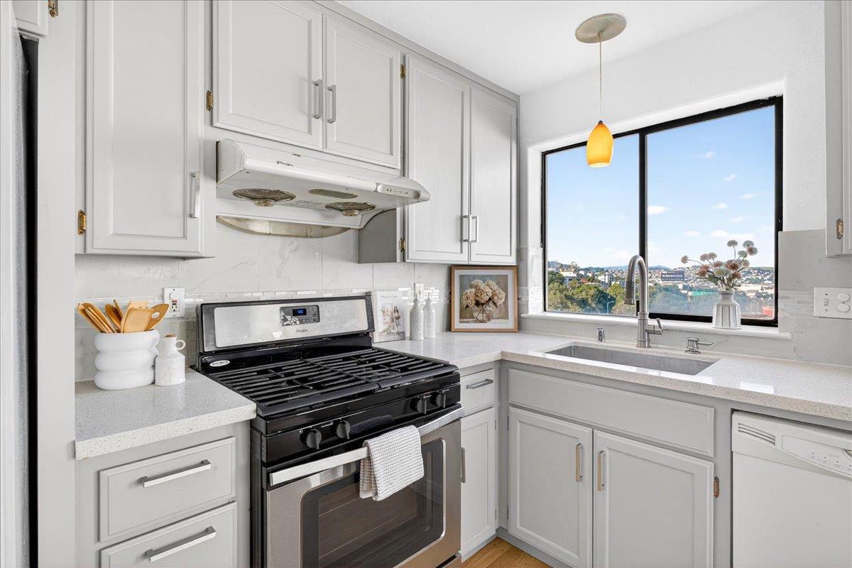 Detail Gallery Image 9 of 39 For 29 Jennings Ct, San Francisco,  CA 94124 - 3 Beds | 2/1 Baths