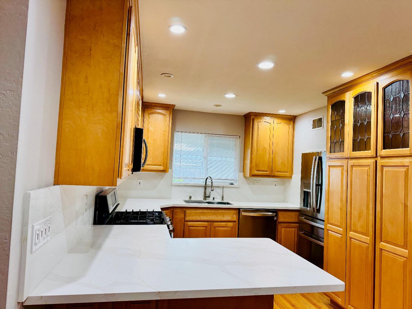 Detail Gallery Image 3 of 29 For 5846 Pontiac Dr, San Jose,  CA 95123 - 3 Beds | 2 Baths