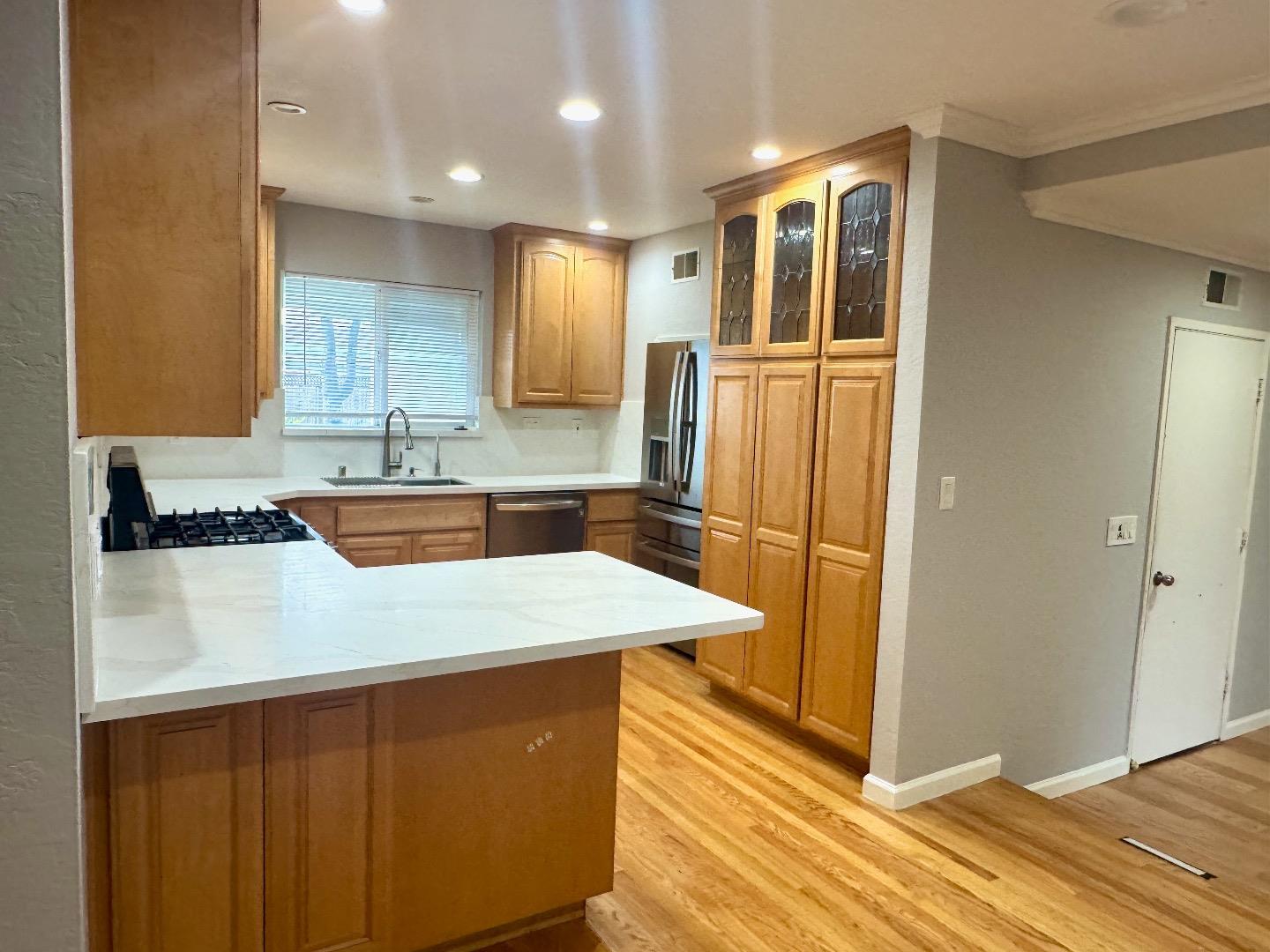 Detail Gallery Image 6 of 29 For 5846 Pontiac Dr, San Jose,  CA 95123 - 3 Beds | 2 Baths