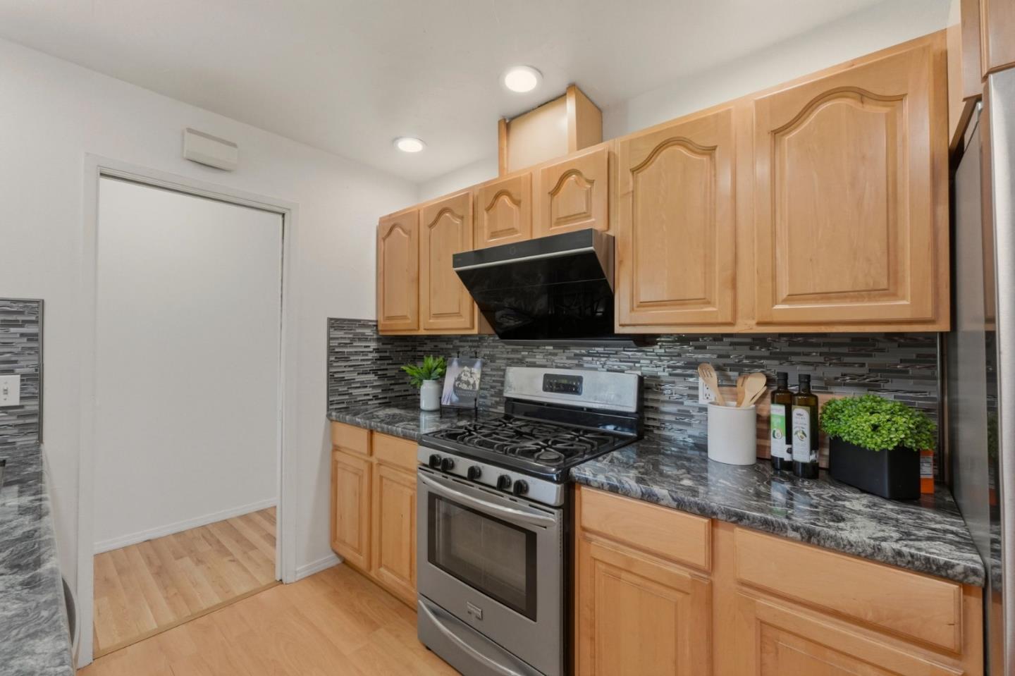 Detail Gallery Image 11 of 50 For 1571 Rebel Way, San Jose,  CA 95118 - 3 Beds | 2 Baths