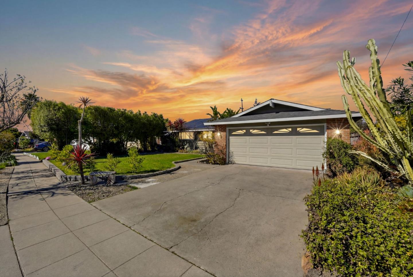 Detail Gallery Image 3 of 50 For 1571 Rebel Way, San Jose,  CA 95118 - 3 Beds | 2 Baths