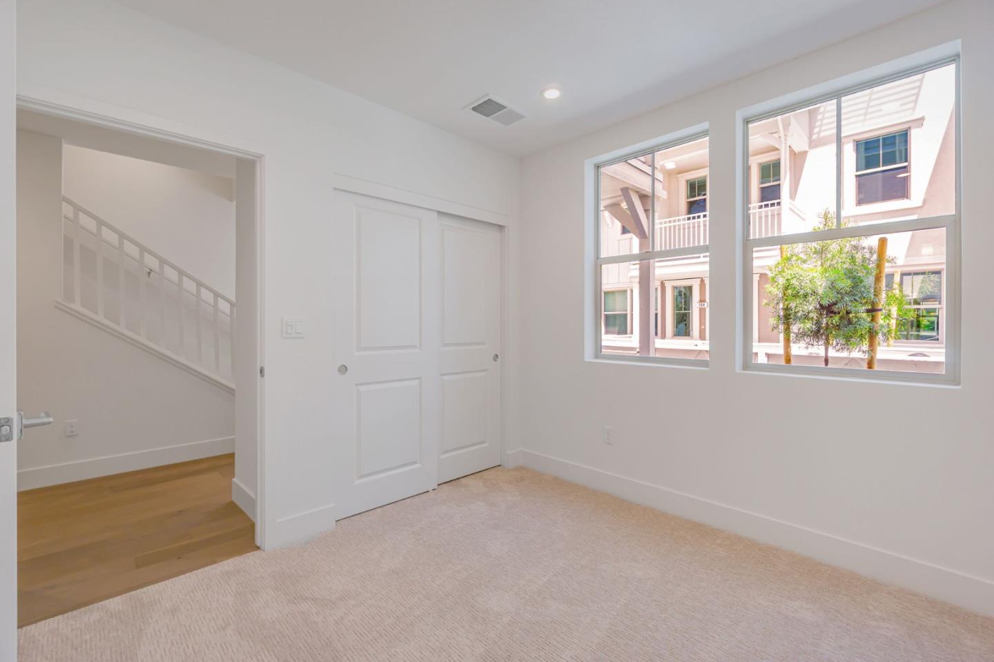 Detail Gallery Image 2 of 31 For 194 Oak Cir, Walnut Creek,  CA 94597 - 4 Beds | 3 Baths