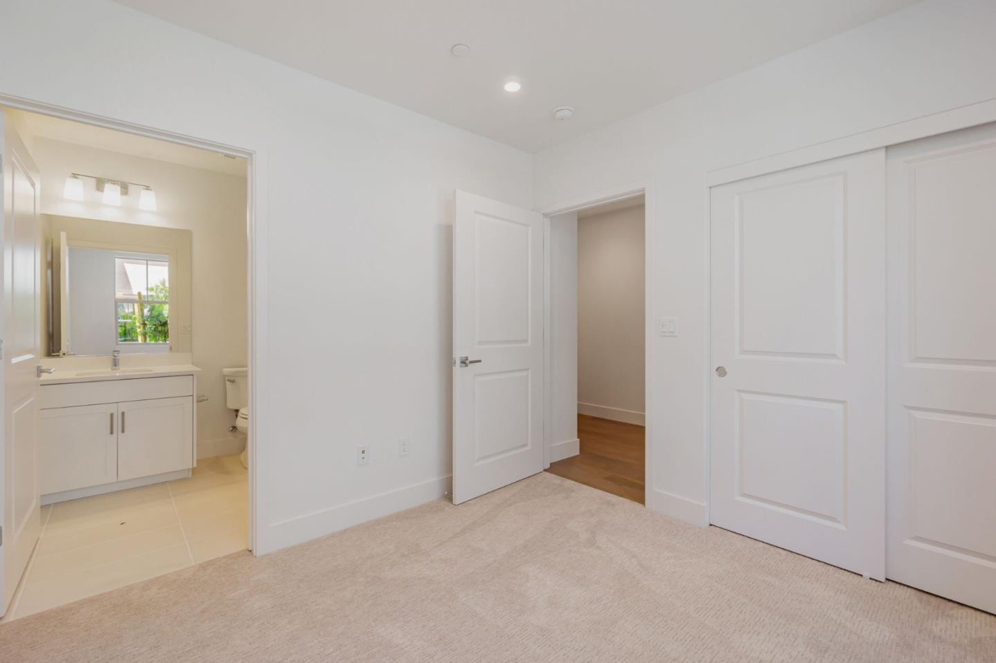 Detail Gallery Image 5 of 31 For 194 Oak Cir, Walnut Creek,  CA 94597 - 4 Beds | 3 Baths