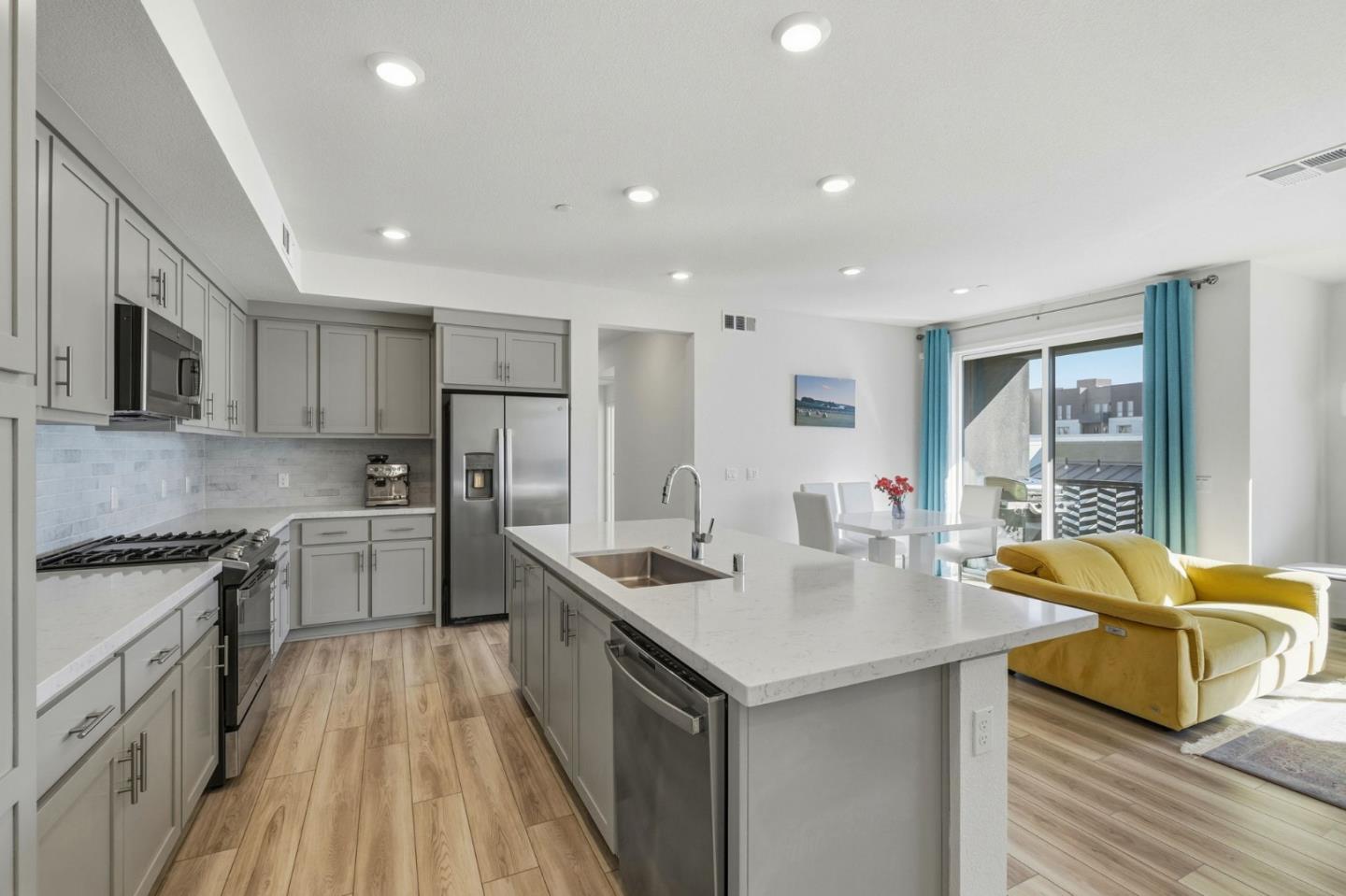 Detail Gallery Image 7 of 45 For 3690 Innovation Way #402,  Fremont,  CA 94538 - 3 Beds | 2 Baths