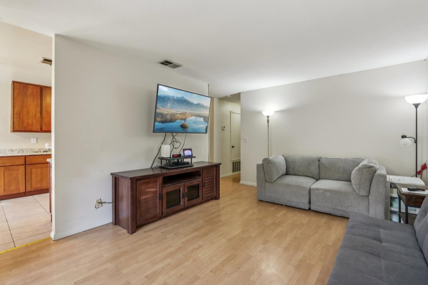 Detail Gallery Image 3 of 21 For 146 Damsen Dr, San Jose,  CA 95116 - 2 Beds | 2 Baths