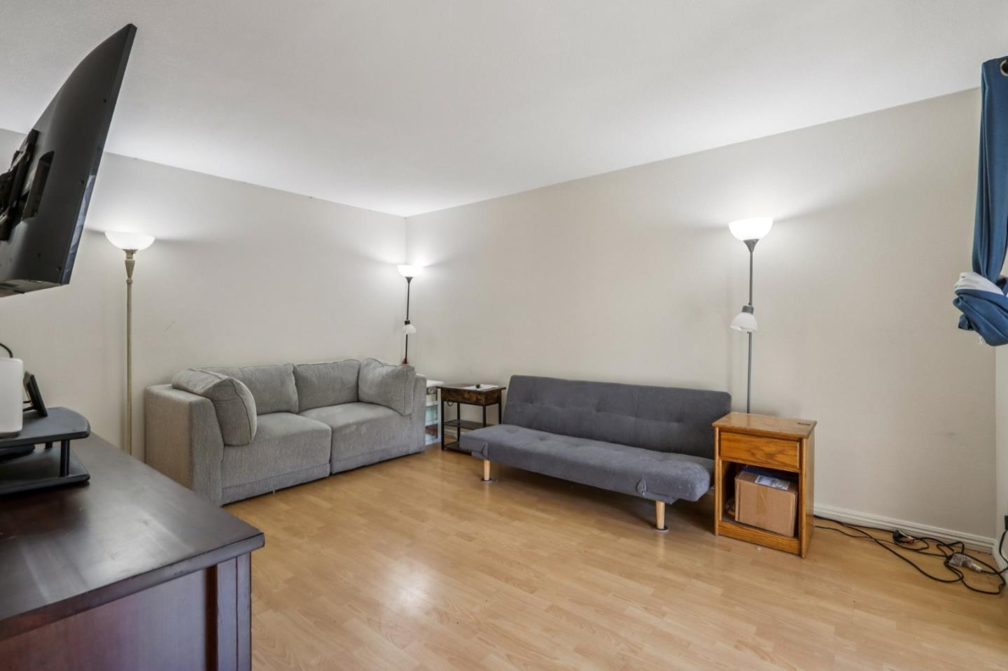 Detail Gallery Image 5 of 21 For 146 Damsen Dr, San Jose,  CA 95116 - 2 Beds | 2 Baths