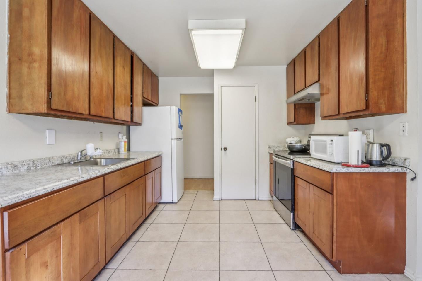 Detail Gallery Image 6 of 21 For 146 Damsen Dr, San Jose,  CA 95116 - 2 Beds | 2 Baths