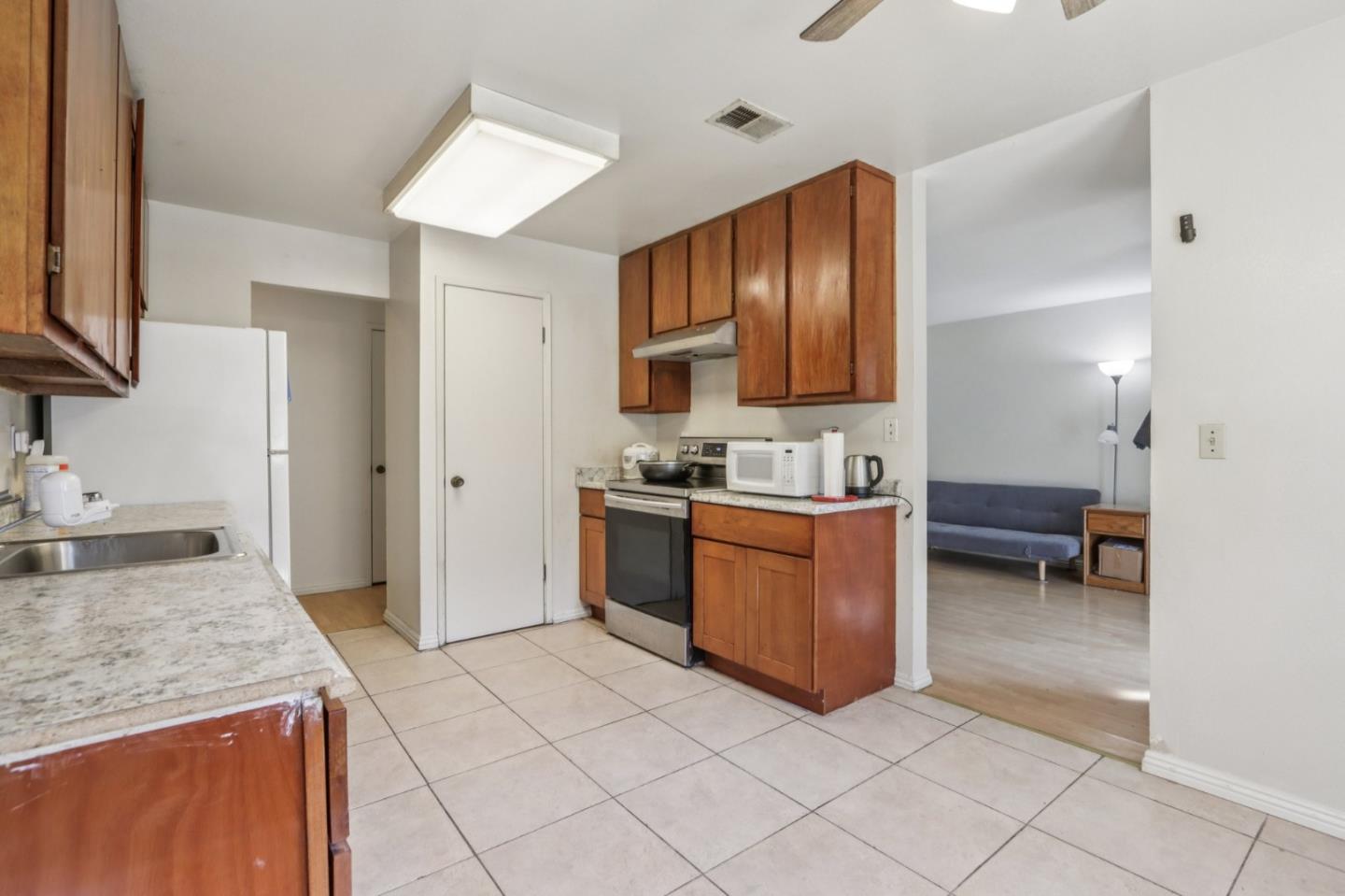 Detail Gallery Image 7 of 21 For 146 Damsen Dr, San Jose,  CA 95116 - 2 Beds | 2 Baths