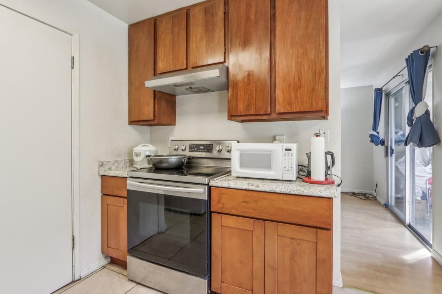 Detail Gallery Image 8 of 21 For 146 Damsen Dr, San Jose,  CA 95116 - 2 Beds | 2 Baths