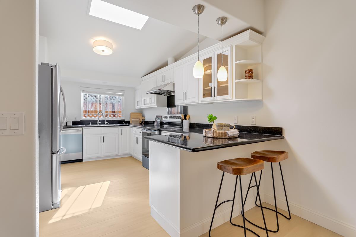 Detail Gallery Image 13 of 40 For 1068 Johnson Ave, San Jose,  CA 95129 - 4 Beds | 3 Baths