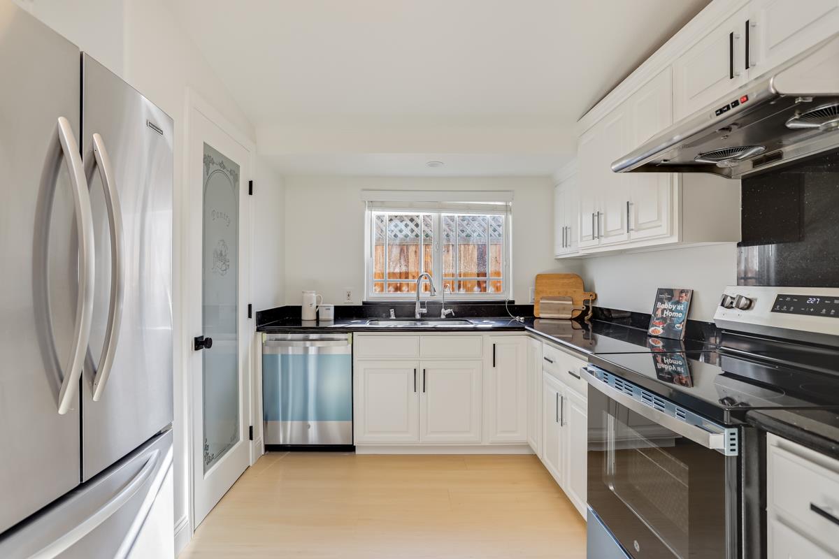 Detail Gallery Image 14 of 40 For 1068 Johnson Ave, San Jose,  CA 95129 - 4 Beds | 3 Baths