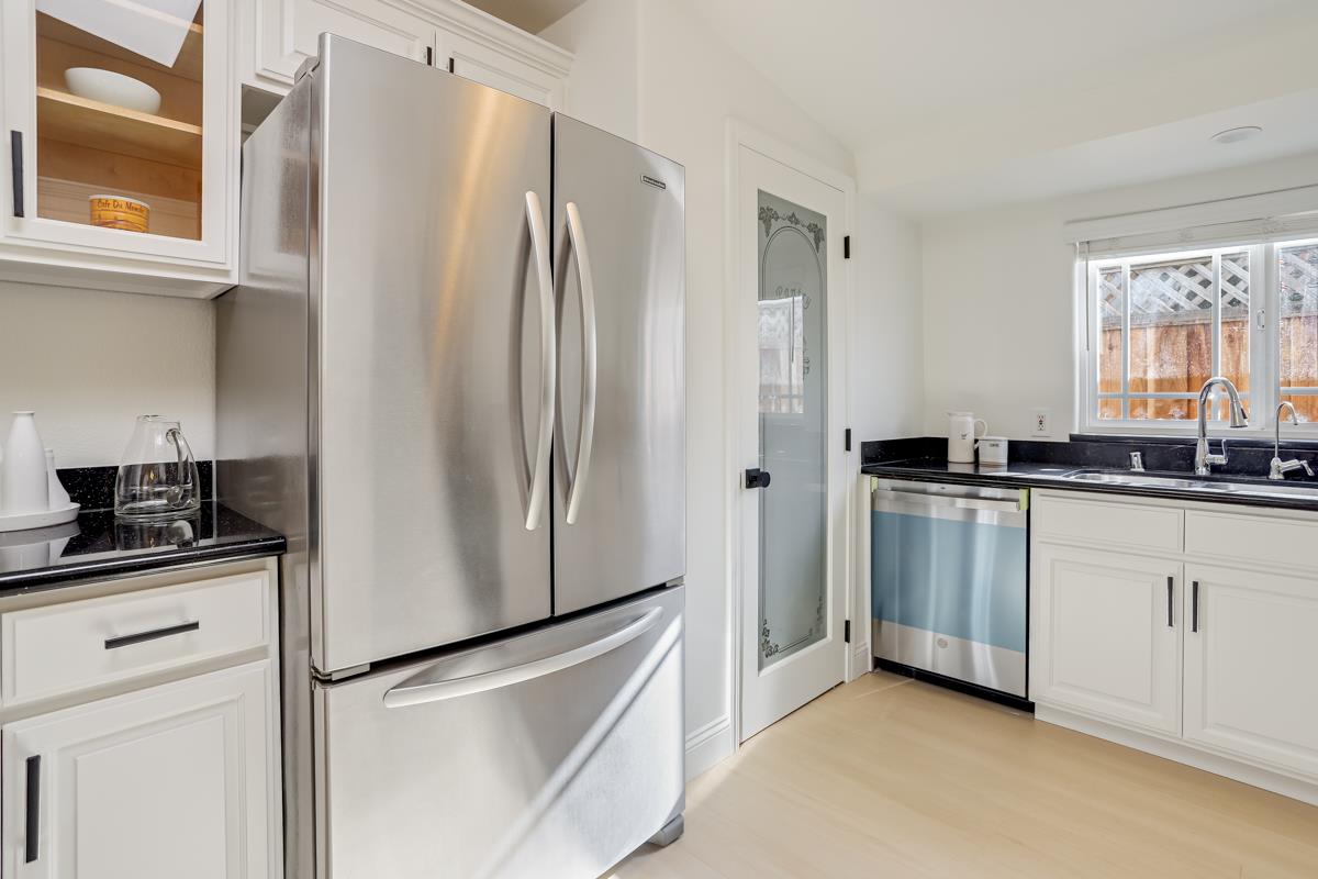 Detail Gallery Image 16 of 40 For 1068 Johnson Ave, San Jose,  CA 95129 - 4 Beds | 3 Baths