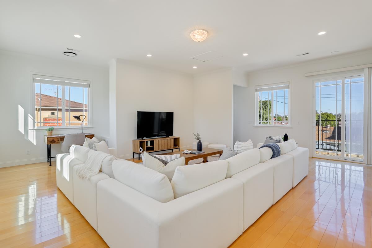 Detail Gallery Image 32 of 40 For 1068 Johnson Ave, San Jose,  CA 95129 - 4 Beds | 3 Baths