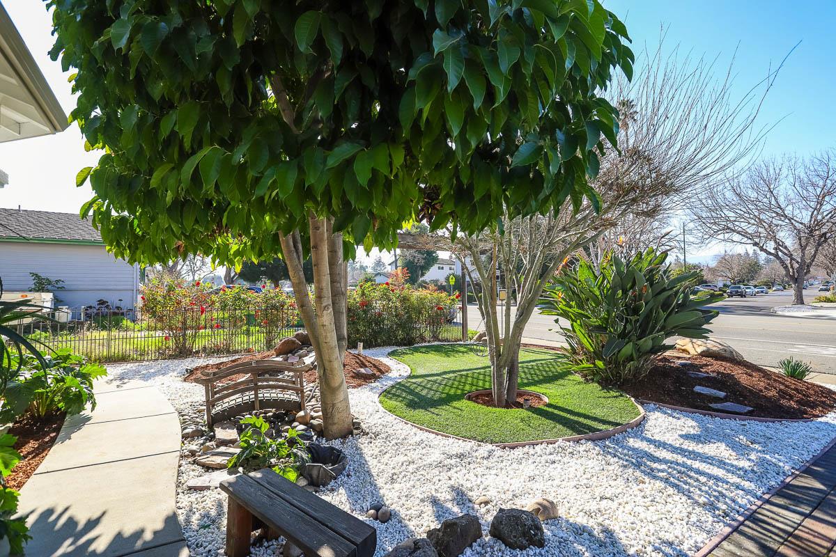 Detail Gallery Image 4 of 40 For 1068 Johnson Ave, San Jose,  CA 95129 - 4 Beds | 3 Baths