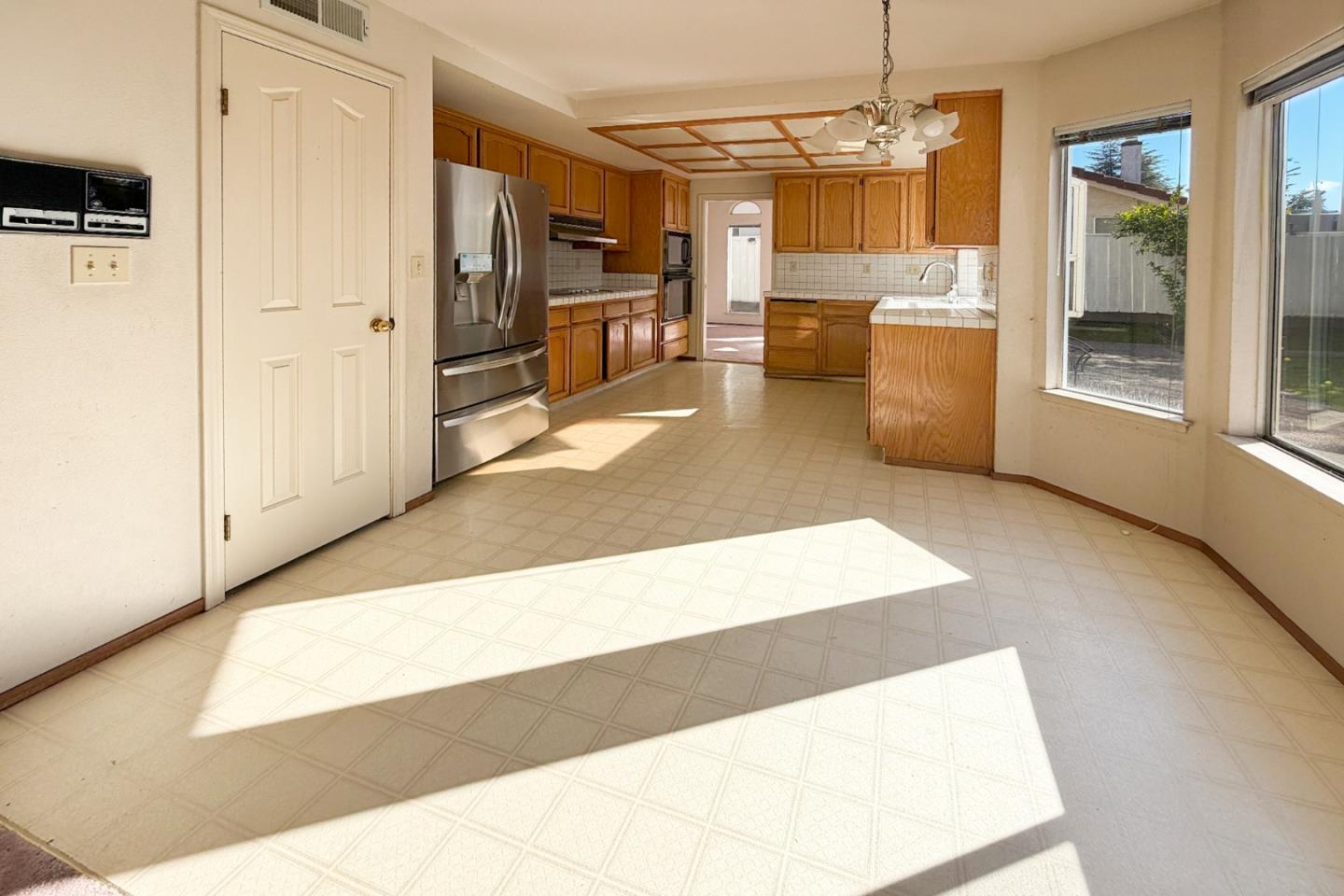 Detail Gallery Image 5 of 12 For 931 Galindo Ct, Milpitas,  CA 95035 - 4 Beds | 3 Baths