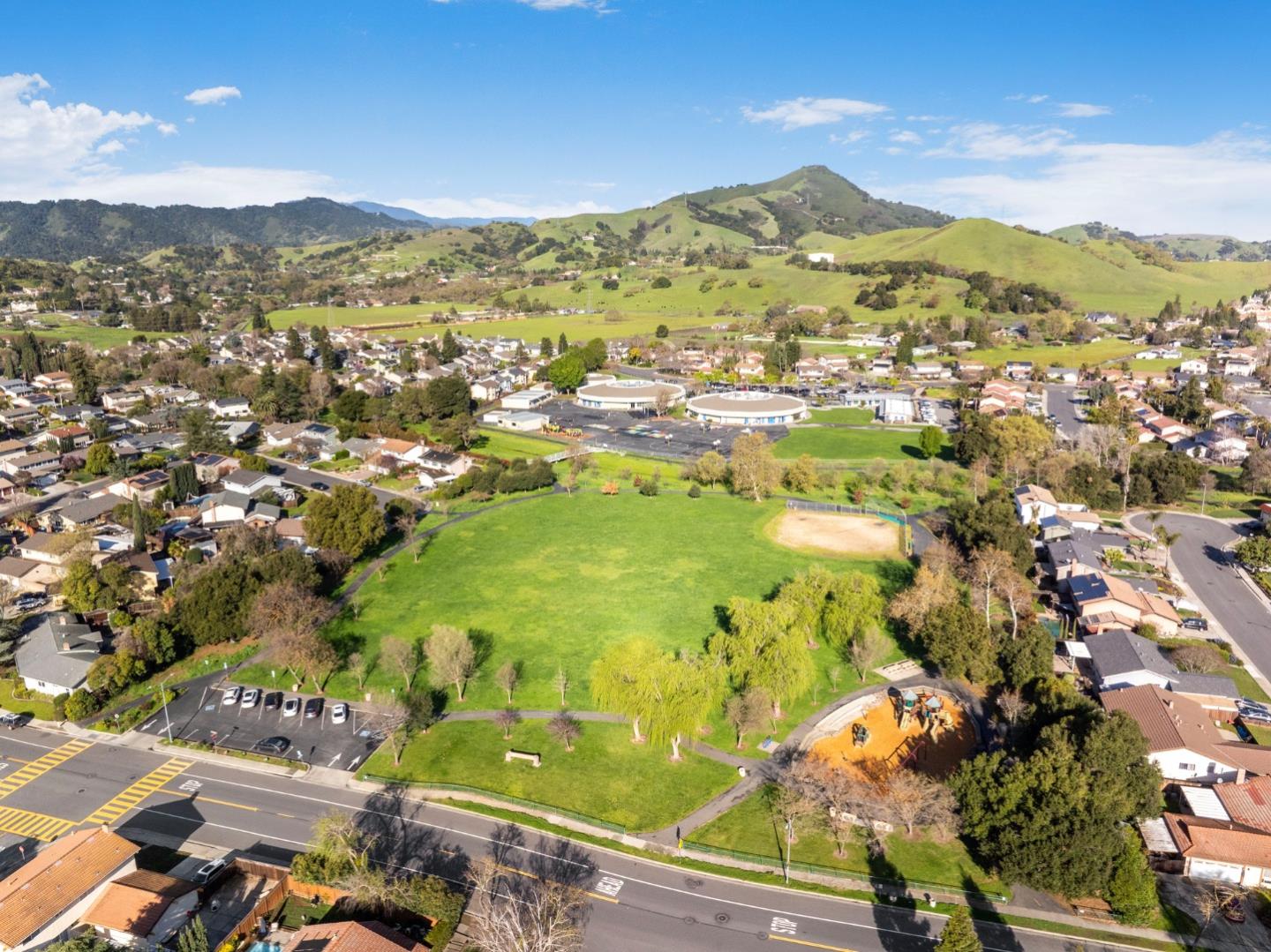 Detail Gallery Image 5 of 38 For 15605 La Mar Dr, Morgan Hill,  CA 95037 - 5 Beds | 2/1 Baths