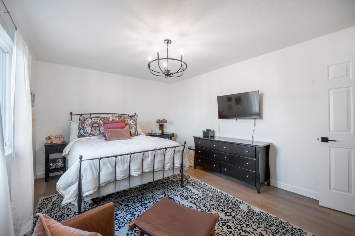 Detail Gallery Image 7 of 38 For 15605 La Mar Dr, Morgan Hill,  CA 95037 - 5 Beds | 2/1 Baths