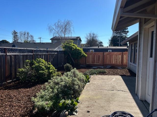 Detail Gallery Image 8 of 9 For 1547 17th Ave #B,  Santa Cruz,  CA 95062 - 3 Beds | 1/1 Baths