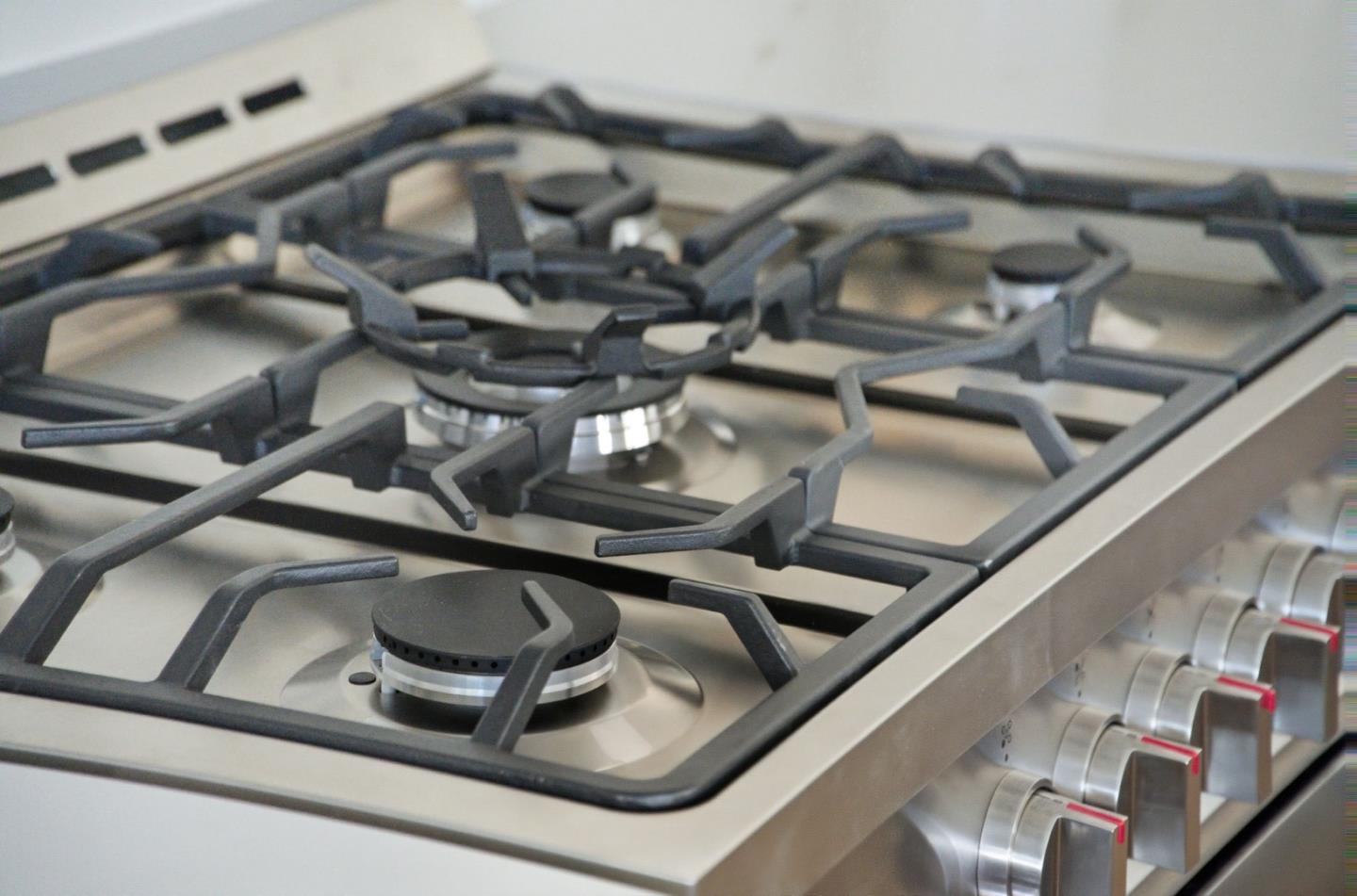 Detail Gallery Image 15 of 45 For 55 Orchard Ave, Redwood City,  CA 94061 - 5 Beds | 4/1 Baths