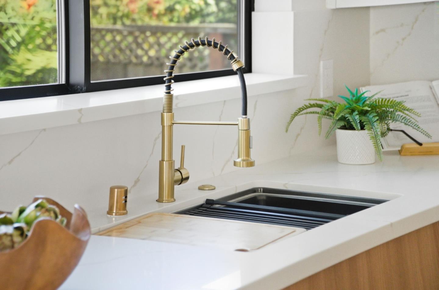 Detail Gallery Image 17 of 45 For 55 Orchard Ave, Redwood City,  CA 94061 - 5 Beds | 4/1 Baths