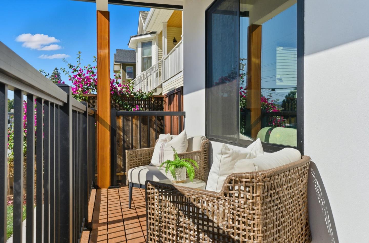 Detail Gallery Image 3 of 45 For 55 Orchard Ave, Redwood City,  CA 94061 - 5 Beds | 4/1 Baths