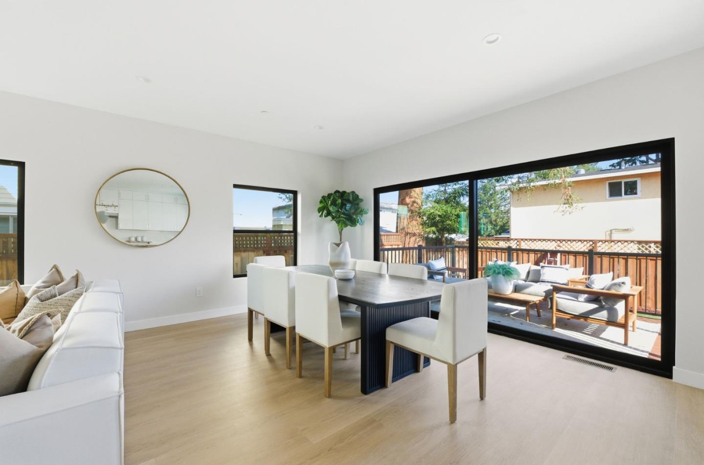 Detail Gallery Image 9 of 45 For 55 Orchard Ave, Redwood City,  CA 94061 - 5 Beds | 4/1 Baths