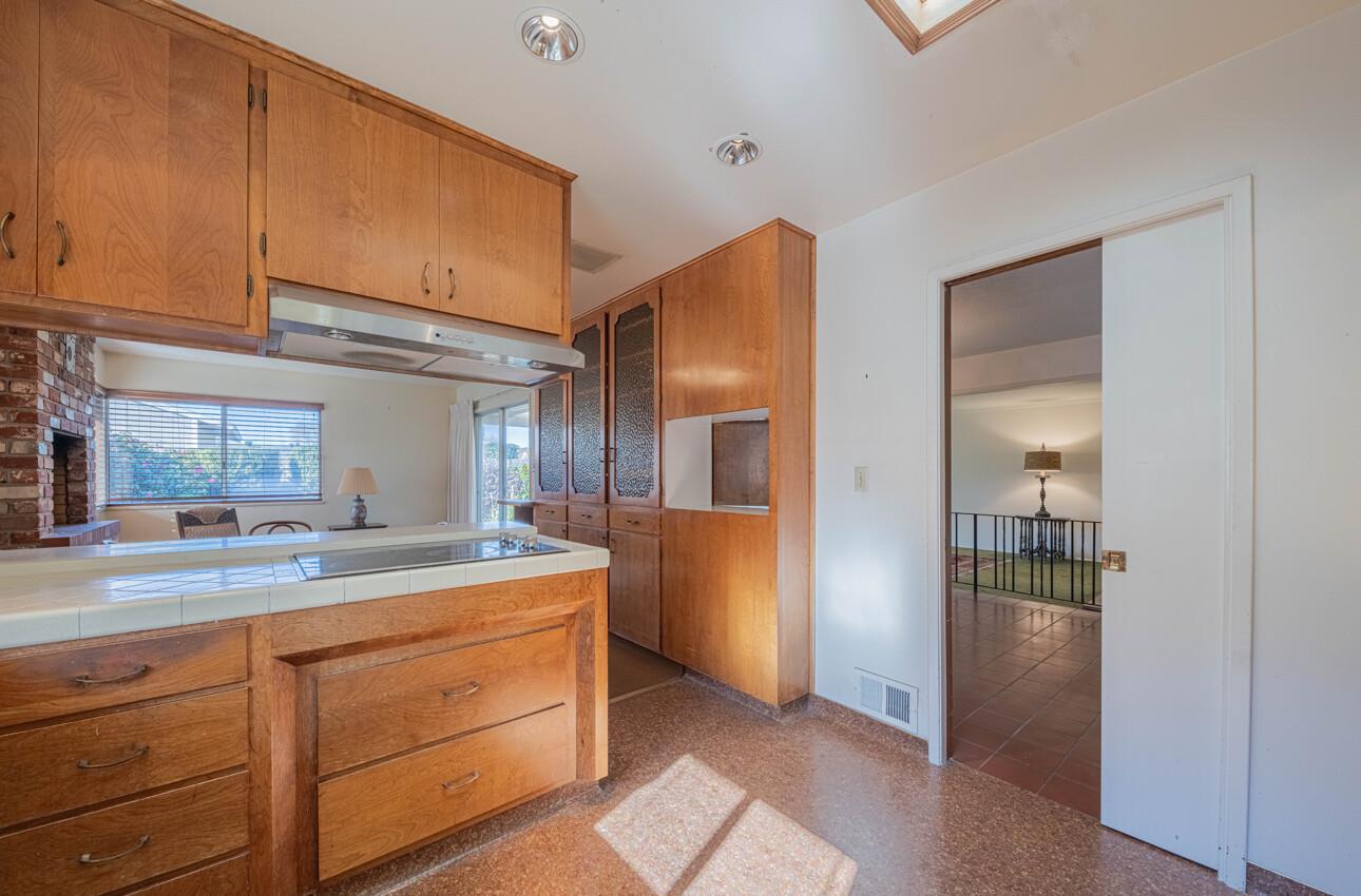 Detail Gallery Image 13 of 36 For 1180 San Marcos Dr, Salinas,  CA 93901 - 3 Beds | 2 Baths