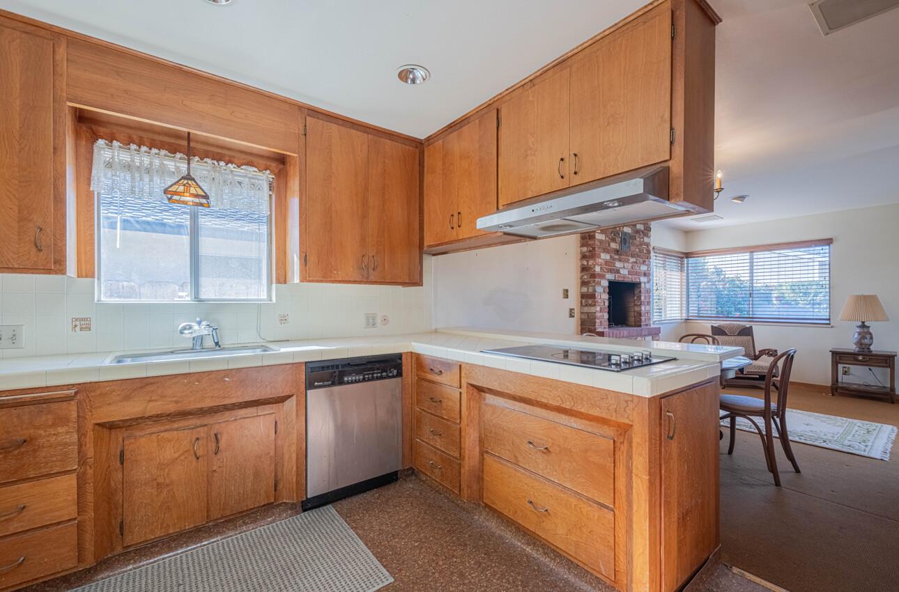 Detail Gallery Image 14 of 36 For 1180 San Marcos Dr, Salinas,  CA 93901 - 3 Beds | 2 Baths