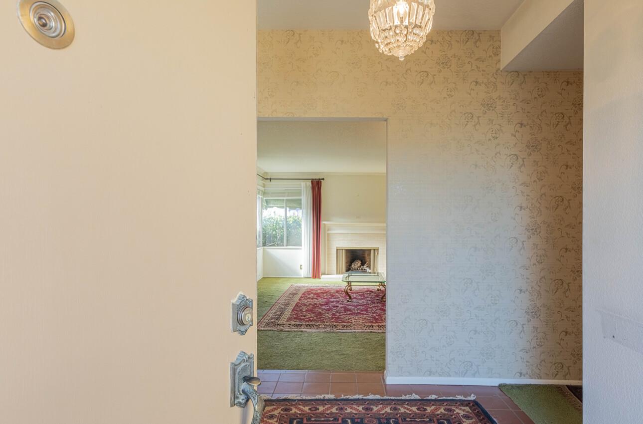 Detail Gallery Image 5 of 36 For 1180 San Marcos Dr, Salinas,  CA 93901 - 3 Beds | 2 Baths