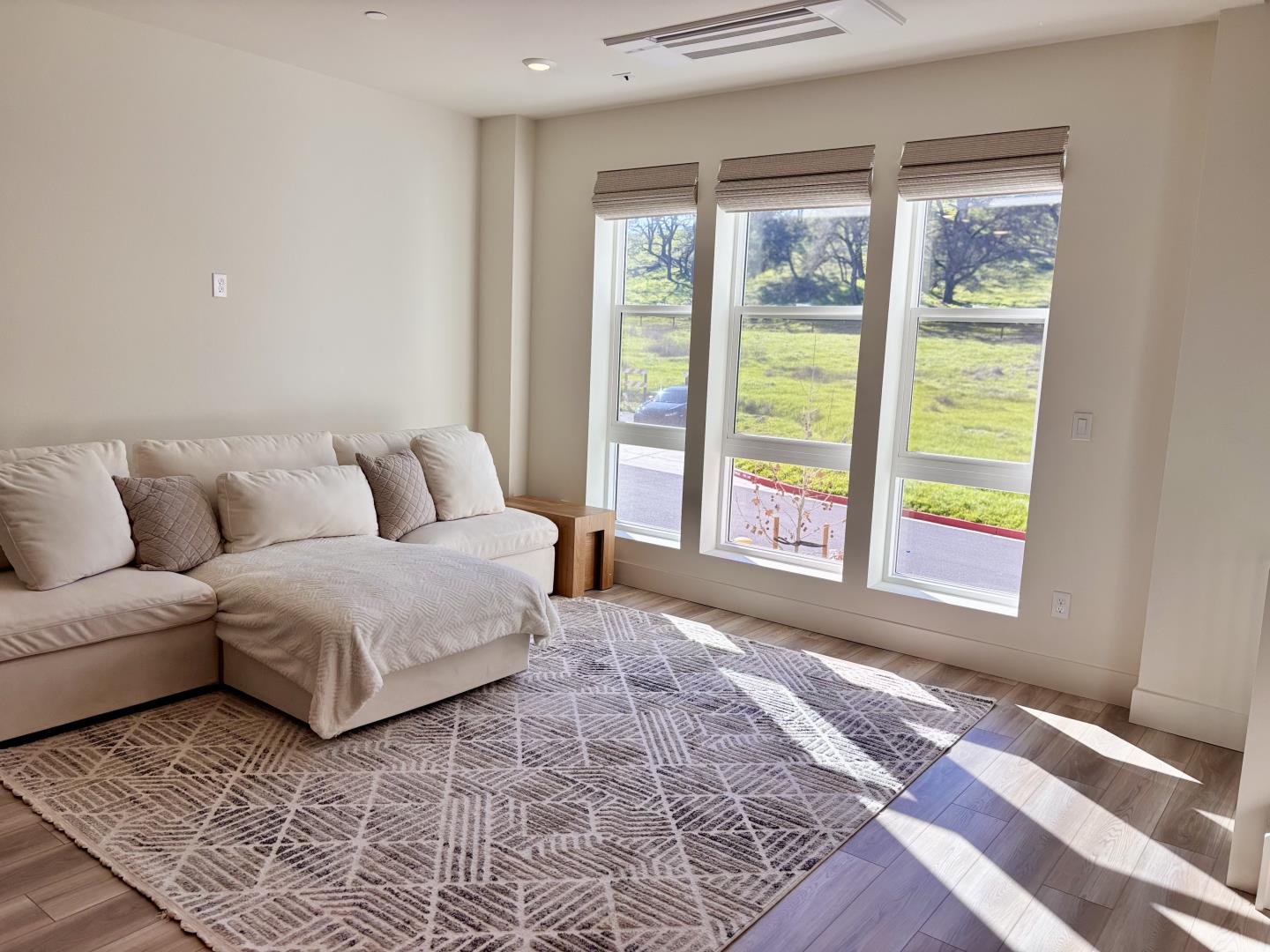 Detail Gallery Image 2 of 14 For 210 Verandah Ave, Novato,  CA 94945 - 3 Beds | 3 Baths