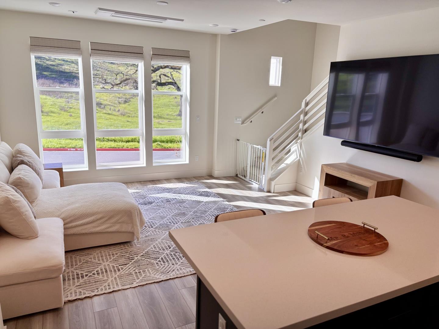 Detail Gallery Image 3 of 14 For 210 Verandah Ave, Novato,  CA 94945 - 3 Beds | 3 Baths