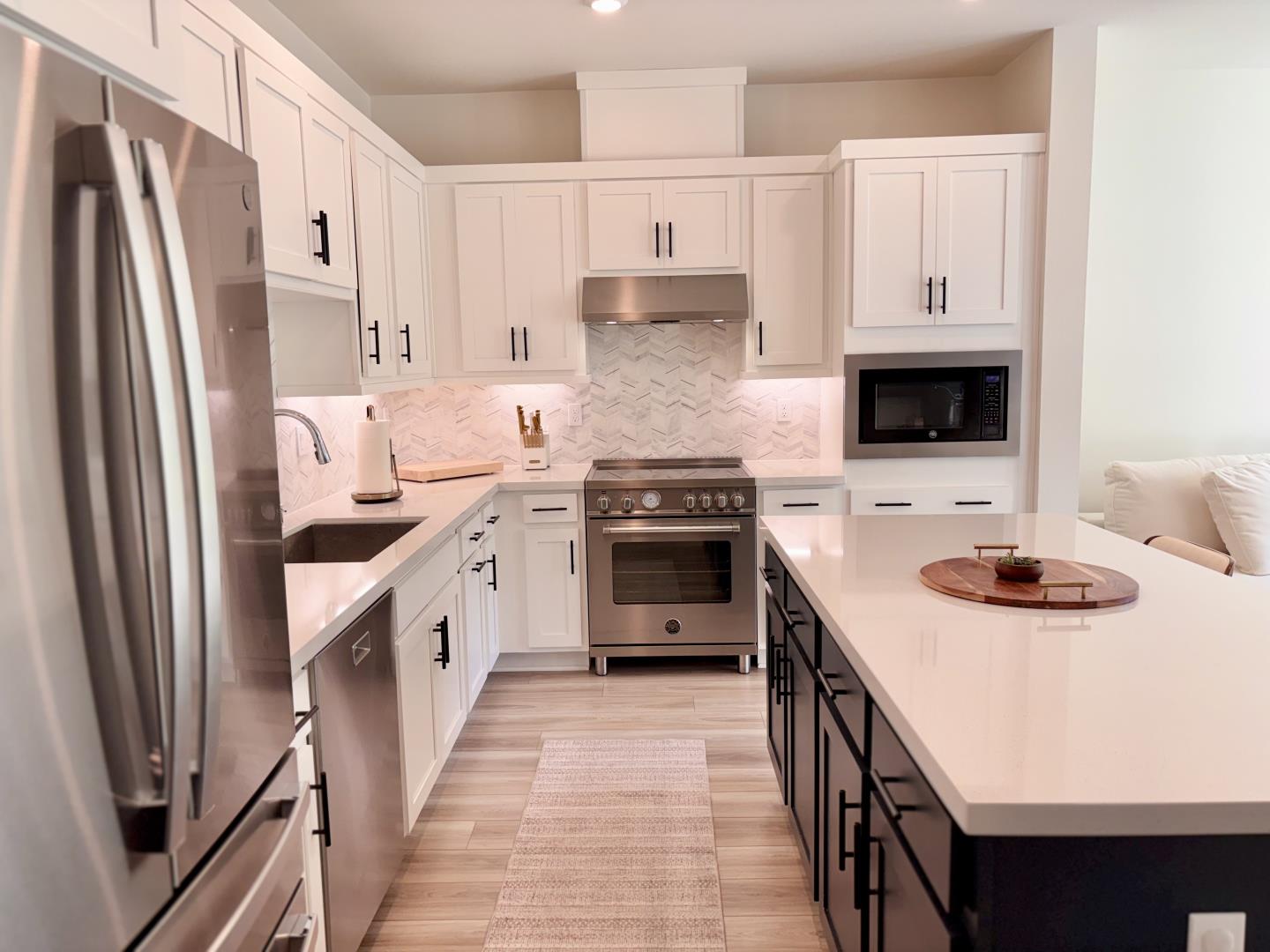 Detail Gallery Image 5 of 14 For 210 Verandah Ave, Novato,  CA 94945 - 3 Beds | 3 Baths