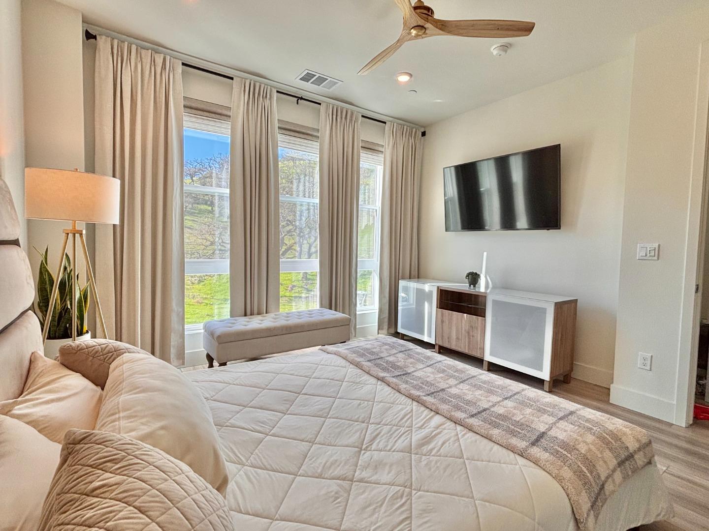 Detail Gallery Image 7 of 14 For 210 Verandah Ave, Novato,  CA 94945 - 3 Beds | 3 Baths