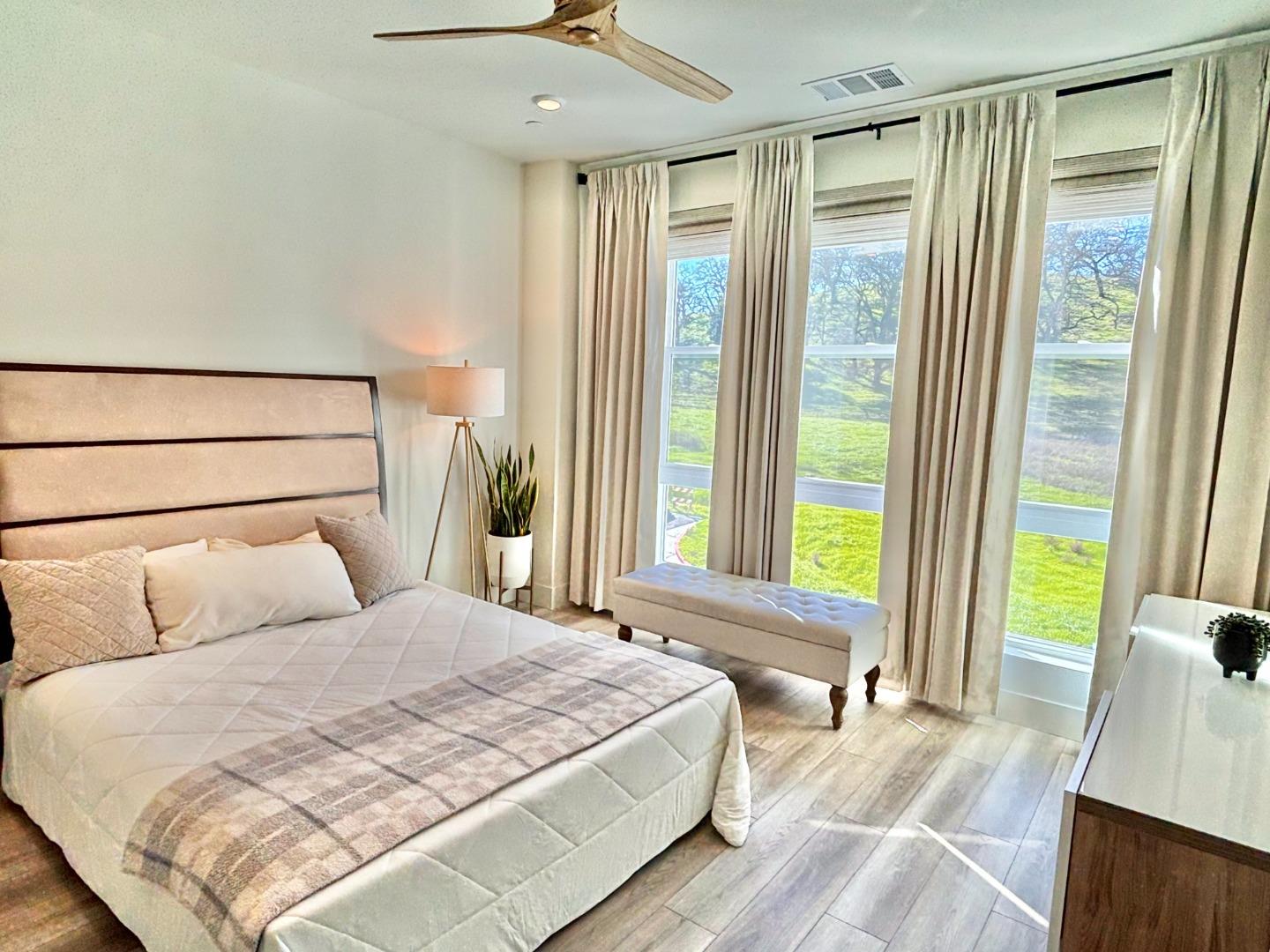 Detail Gallery Image 8 of 14 For 210 Verandah Ave, Novato,  CA 94945 - 3 Beds | 3 Baths