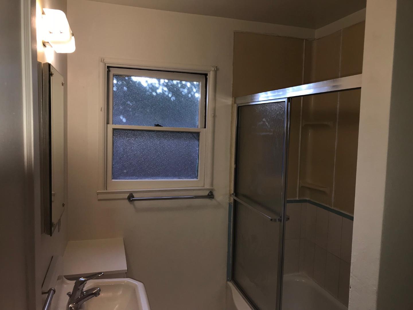 Detail Gallery Image 8 of 8 For 123 Park Ave, Santa Cruz,  CA 95062 - 2 Beds | 1 Baths