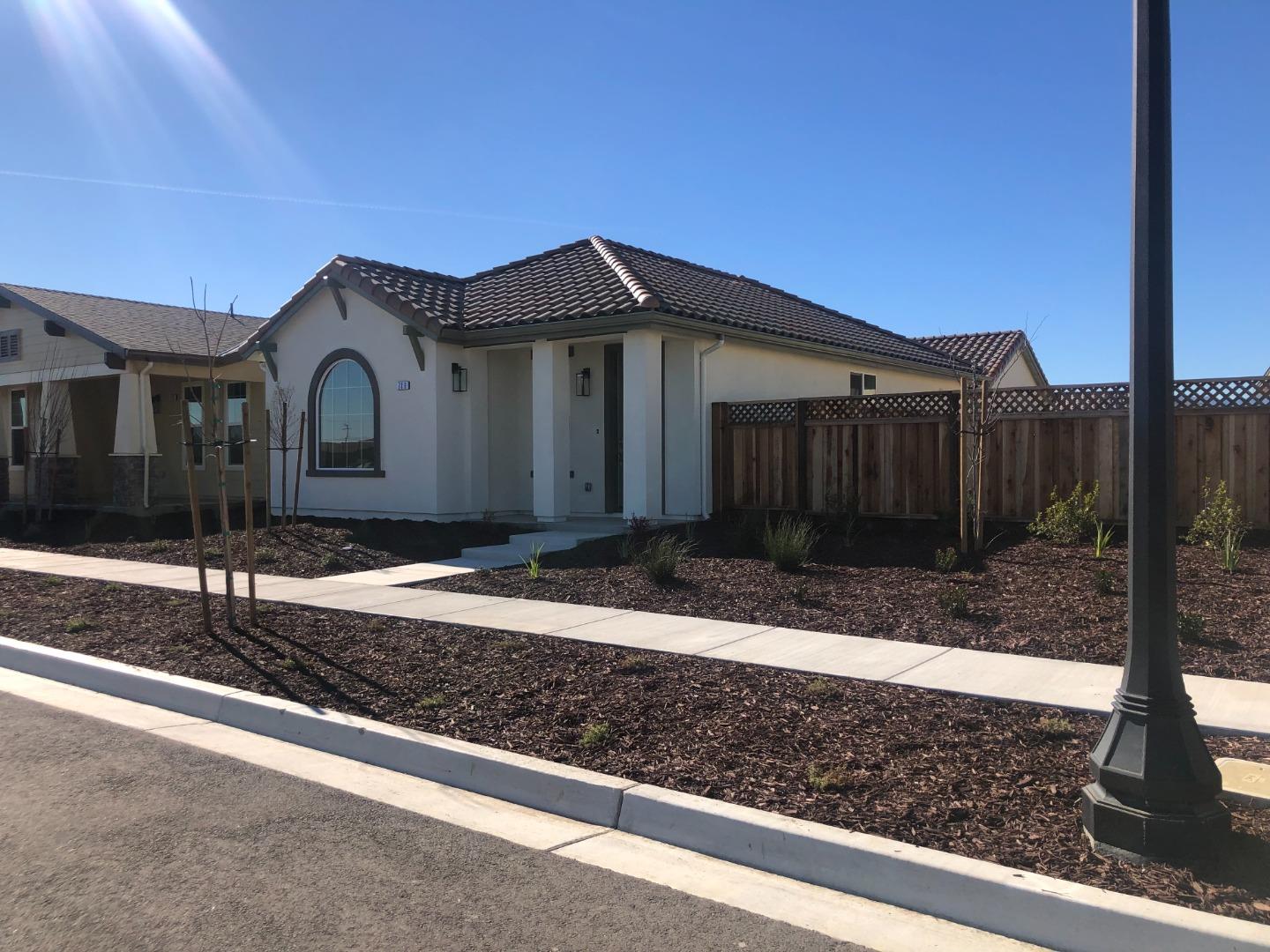 Detail Gallery Image 2 of 13 For 156 Brunia Pl, King City,  CA 93930 - 3 Beds | 2 Baths