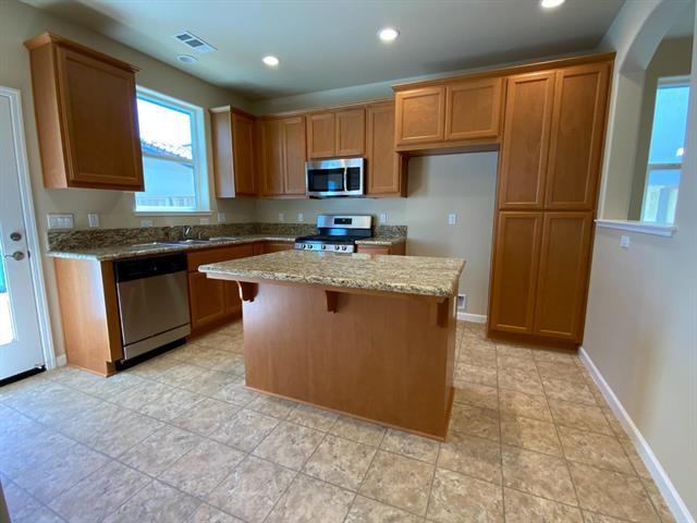 Detail Gallery Image 7 of 13 For 156 Brunia Pl, King City,  CA 93930 - 3 Beds | 2 Baths