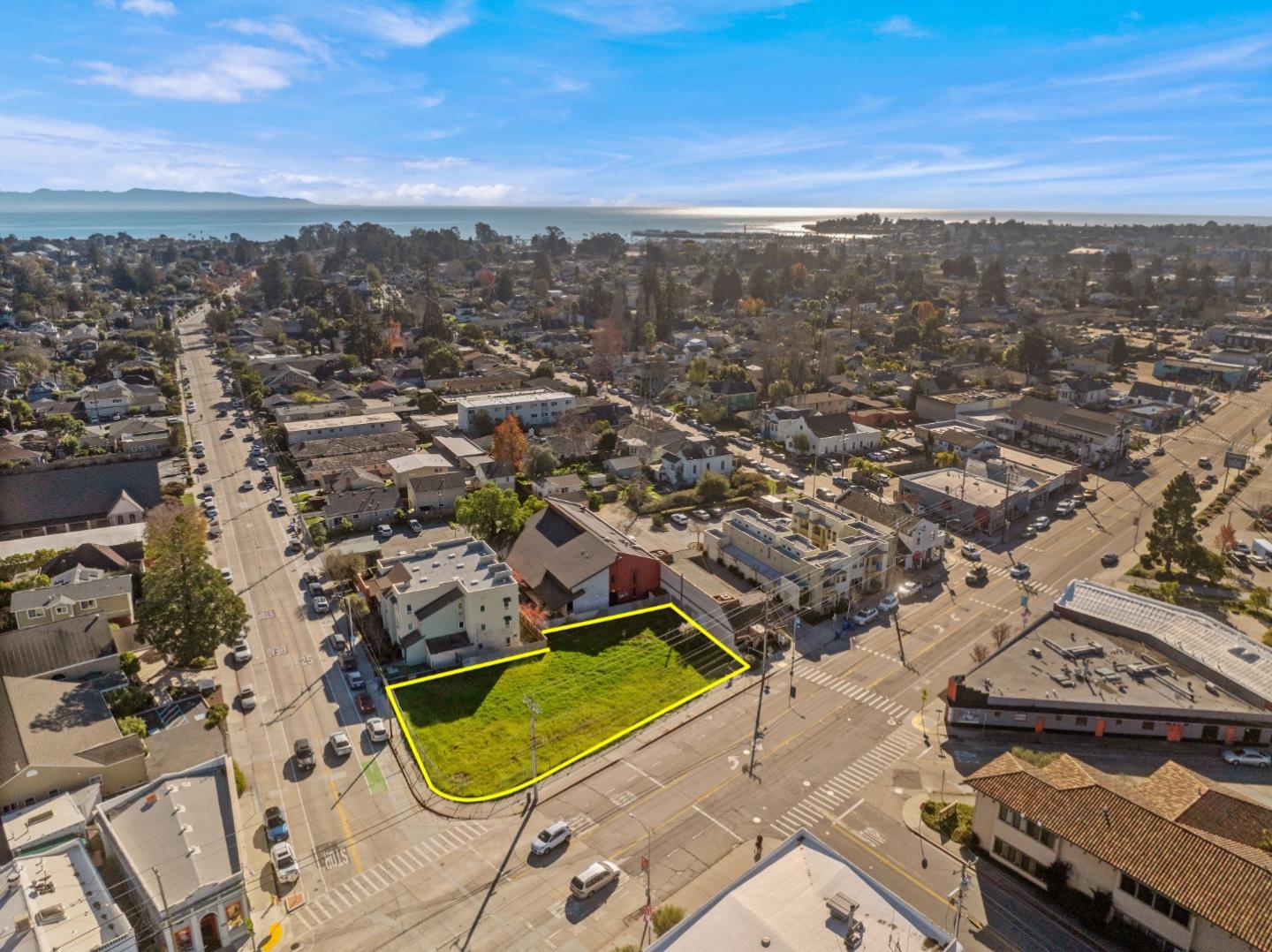 Detail Gallery Image 4 of 11 For 1024 Soquel Ave, Santa Cruz,  CA 95062 - – Beds | – Baths